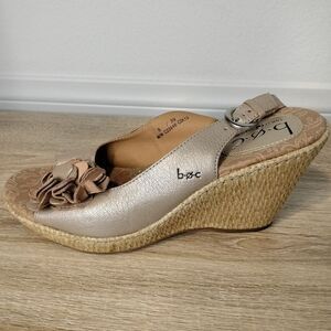 b.o.c. Born Women's Silver Metallic Leather Tan Wedge Peep Toe Sandals Sz 8